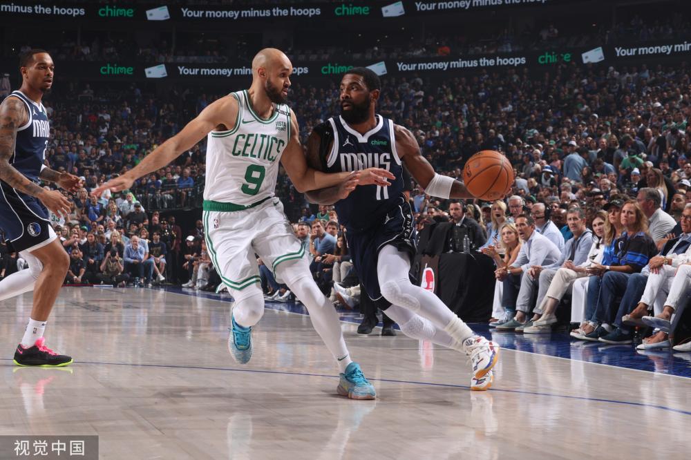 他在球场上 他在球场上