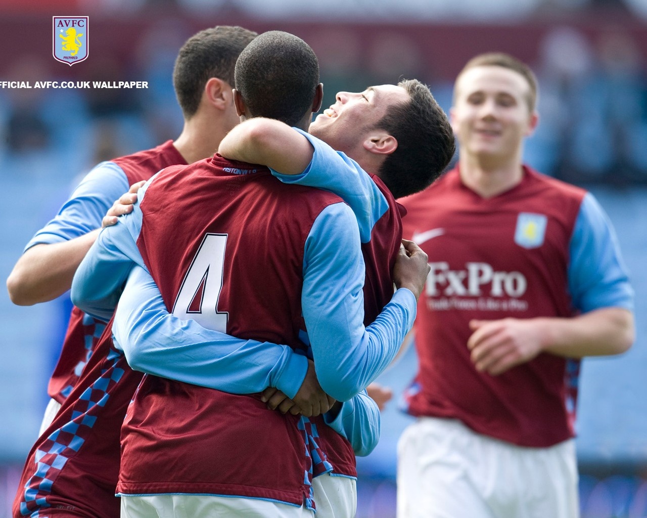 展示了他在 展示了他在